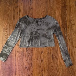 grey cropped american eagle long sleeve top
